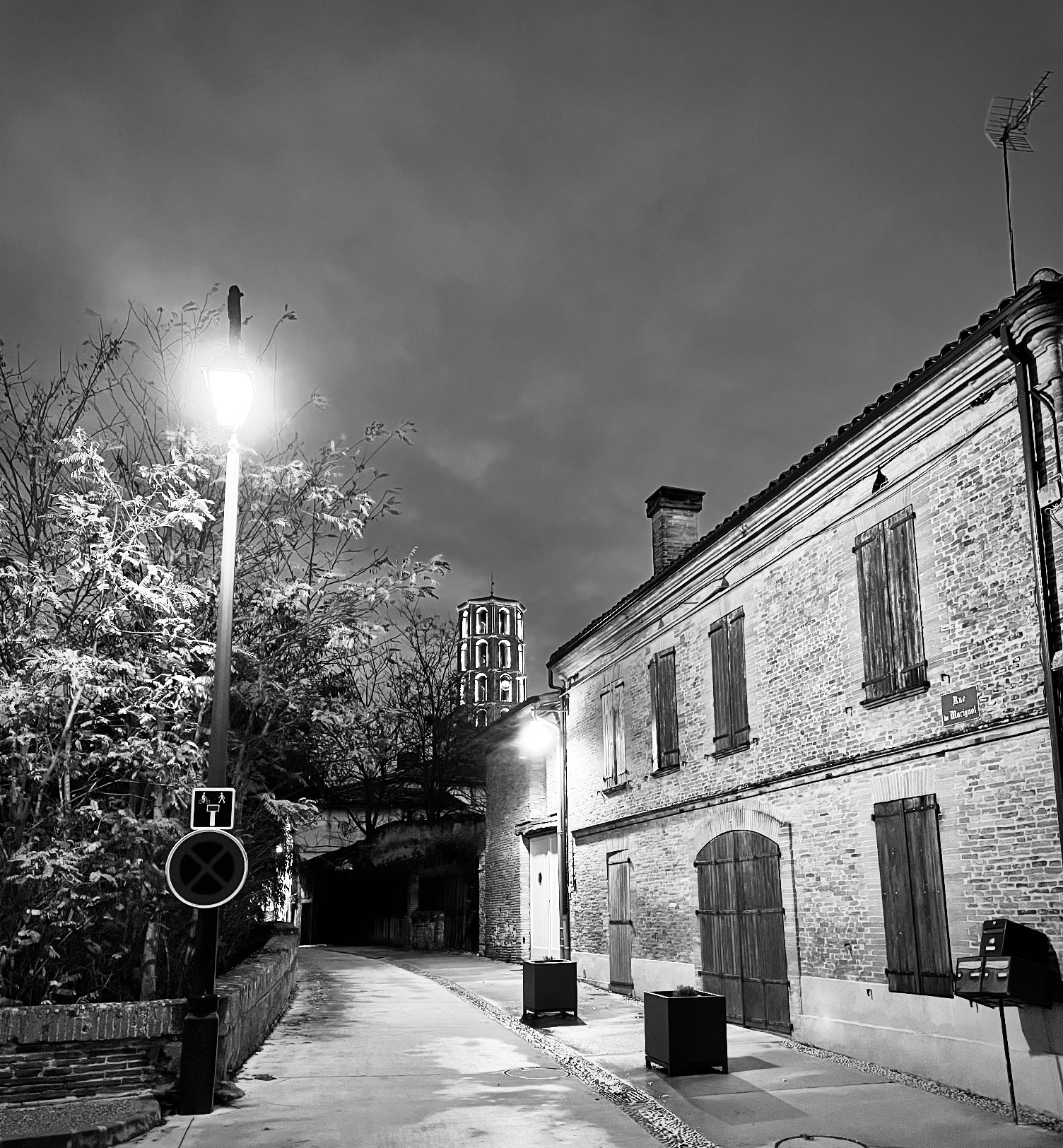 Centre bourg de Buzet de nuit